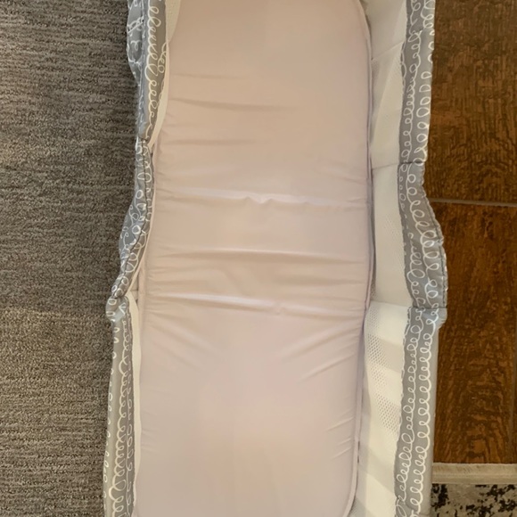 Portable infant Sleeper - Picture 2 of 8